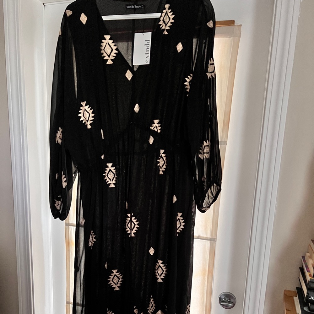 Stunning Black and Cream Geometric Dress